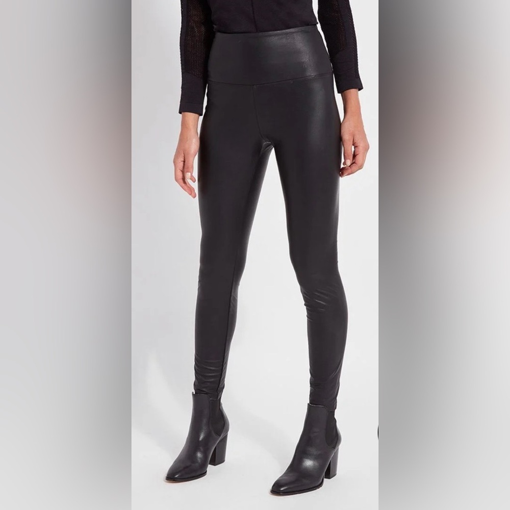 Lyssé Fit vegan leather black paneled stretch leggings Sz Medium